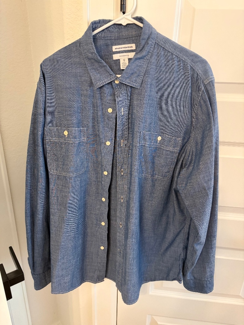 Amazon Essentials Men’s XL Slim Fit Blue Chambray Button Down Shirt